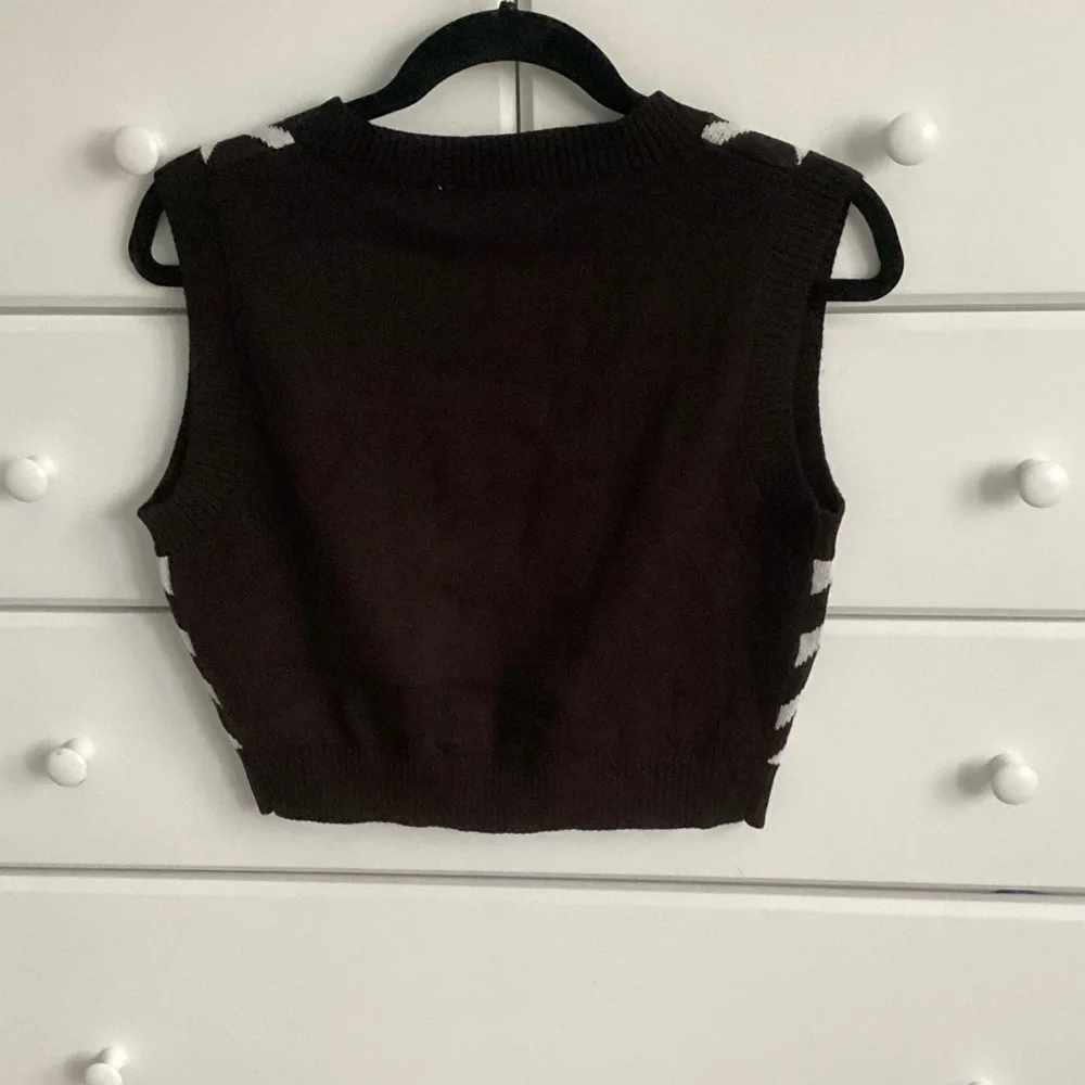 Divided H&M Wavy Striped Sweater Vest - Picture 2 of 3